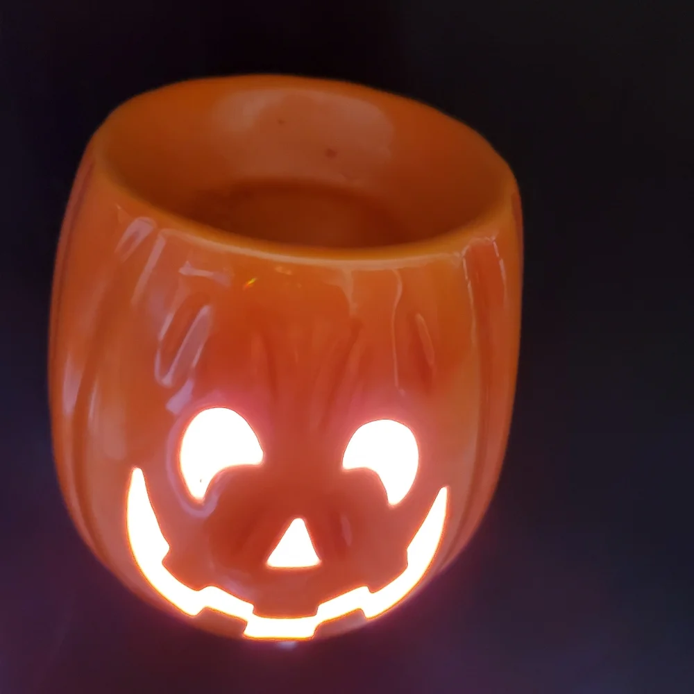 Cut it Out Scentsy Plugin Mini Warmer Pumpkin